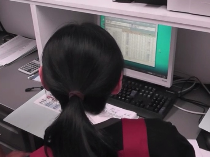 毎週の分析業務の様子